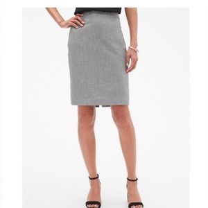 Gray women’s Banana Republic pencil skirt